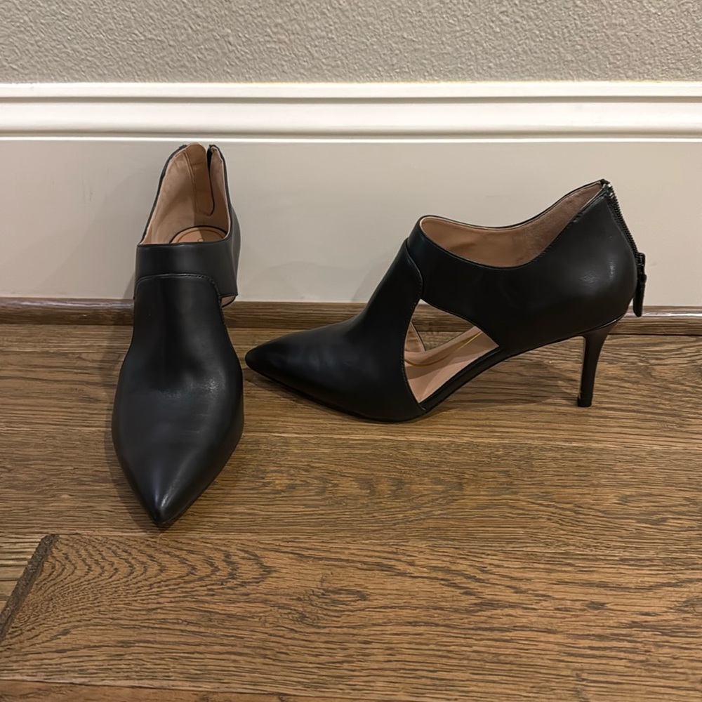 Cole Haan Black Pointed-Toe Cutout Leather Heels